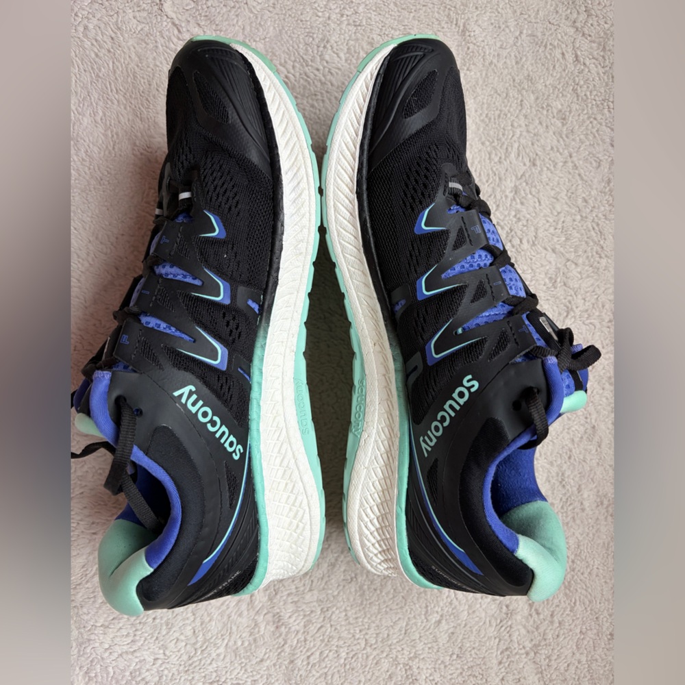 Saucony Triumph ISO 4 running shoes in the Black, Aqua, and Violet Women 10.5